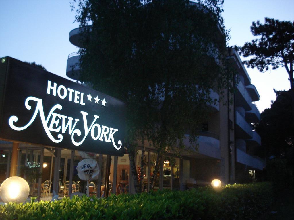 Hotel New York Lignano Sabbiadoro Exterior foto